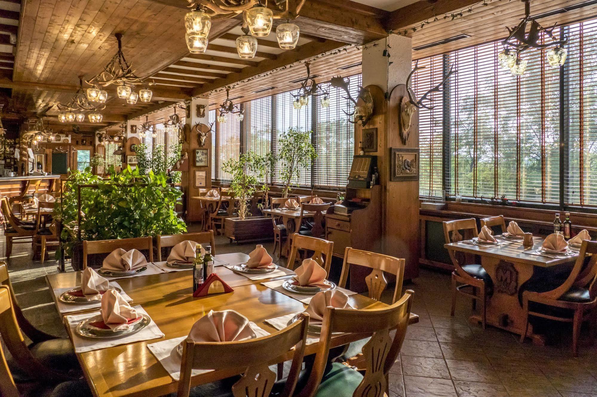 The Hunter'S Lodge Kamnik Скопье Экстерьер фото